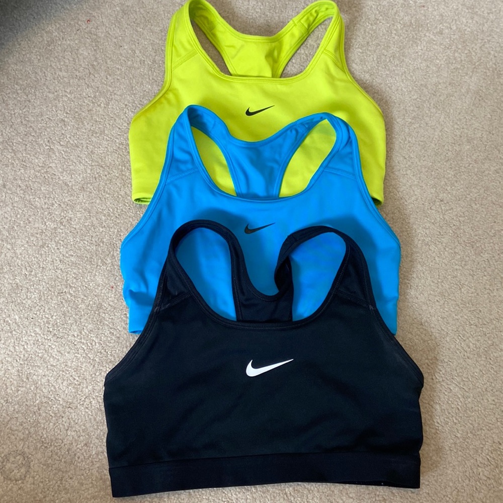 Nike sports bras size medium